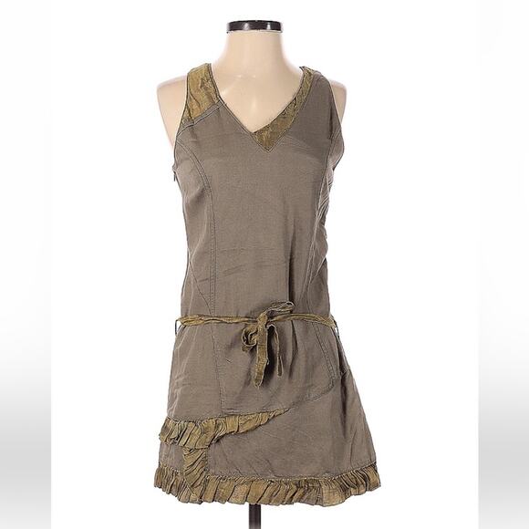 Aromythic clothing Dresses & Skirts - Aromythic Clothing boutique crocodile green ruffle accent dress, size small